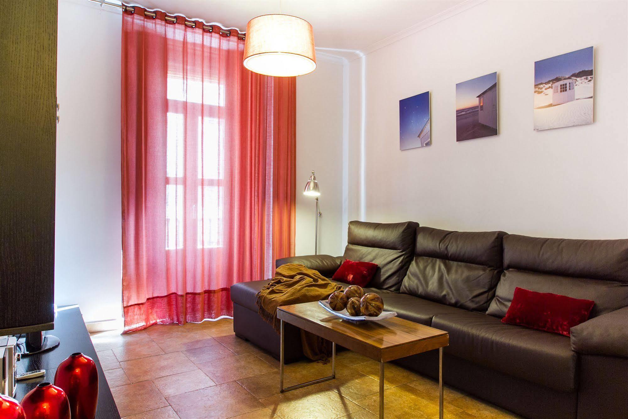 Living Valencia Apartments - Merced 외부 사진