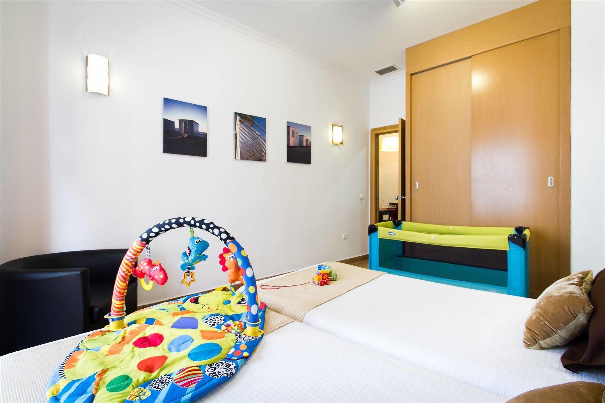 Living Valencia Apartments - Merced 외부 사진
