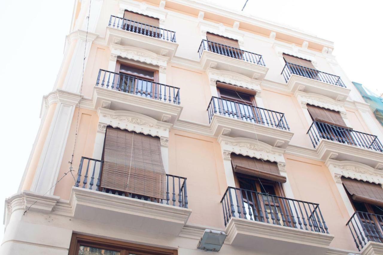 Living Valencia Apartments - Merced 외부 사진